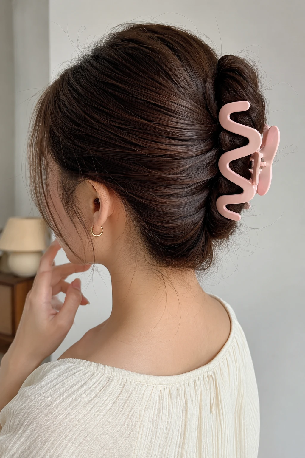 Blush Wave Twisted Bun Claw Clip