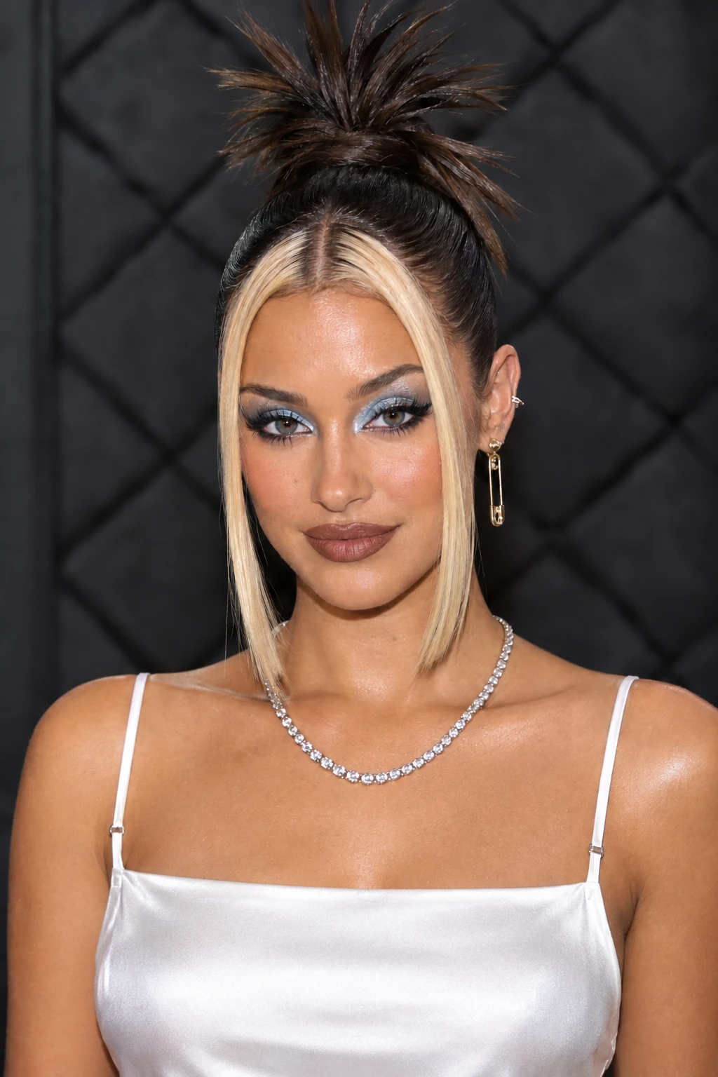 Spiky Top Knot with Sleek Money Piece Bob Spiky Top Knot with Sleek Money Piece Bob